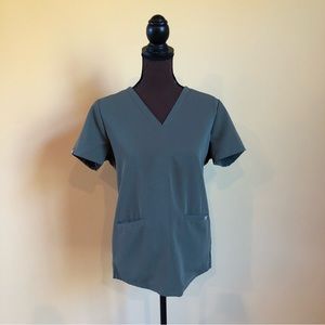 FIGS Casma Three-Pocket Scrub Top Olive Green MOSS Shade Size Small